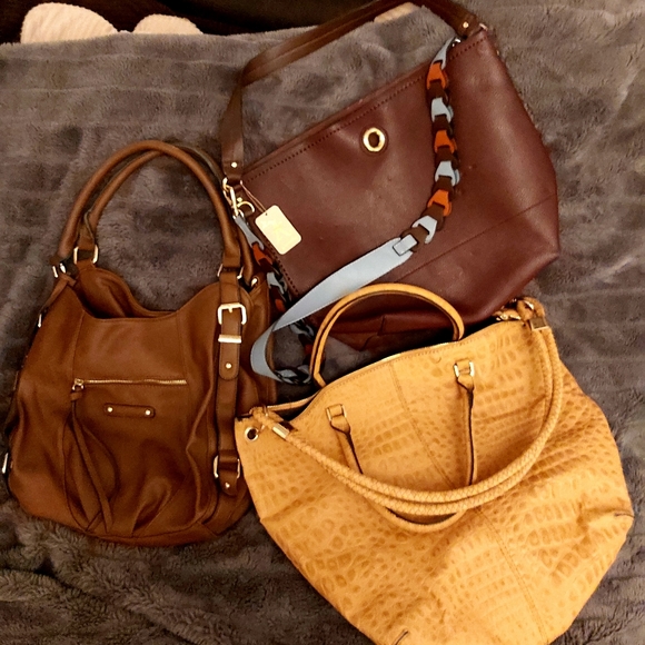 Lots of purses 3 in each lot - Picture 2 of 3